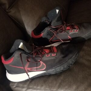 MENS NIKE SHOES SZ 11.5